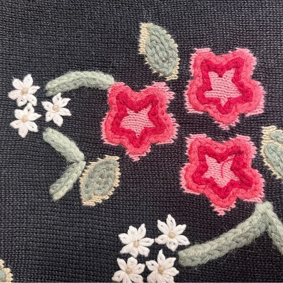 90s  Susan Bristol Black Sweater with Pink Floral Design - Picture 8 of 9